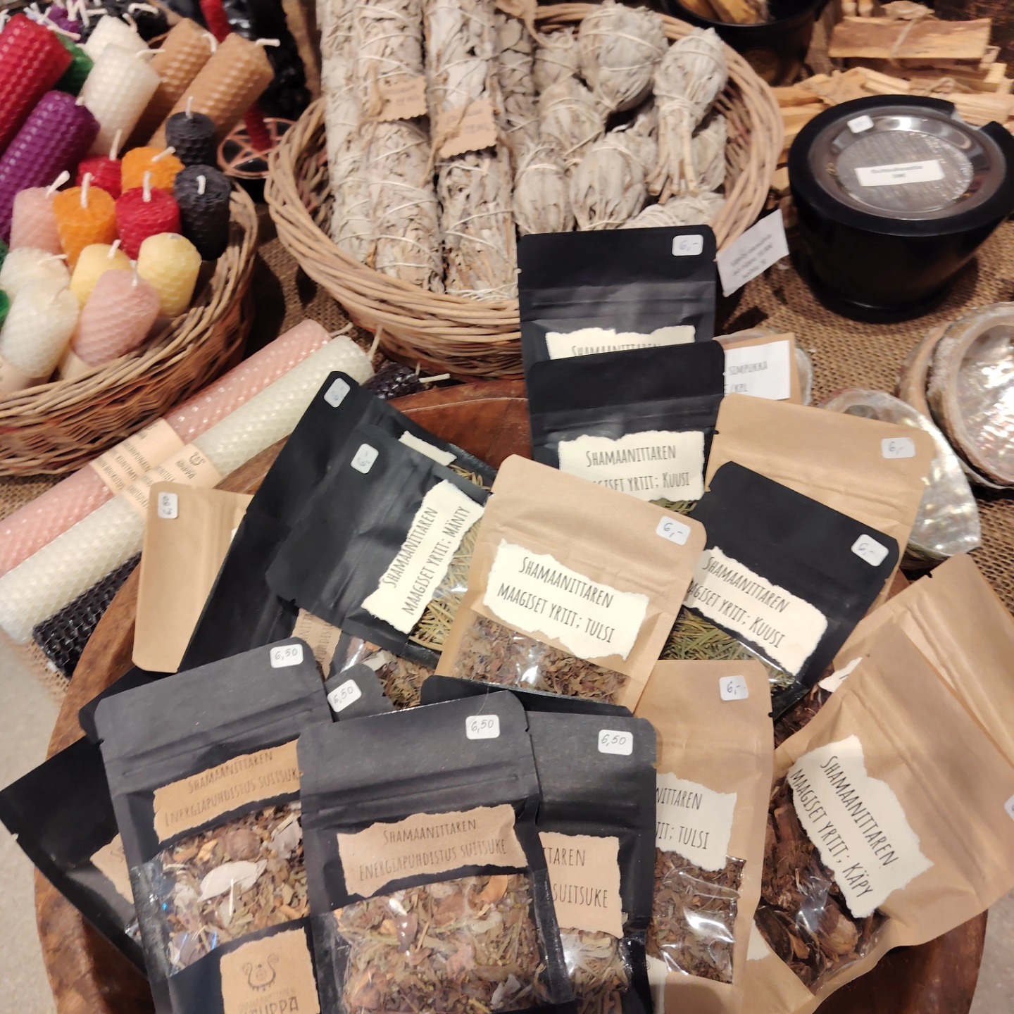 Taas on valmistunut erä Shamaanittaren suitsukesekoituksia